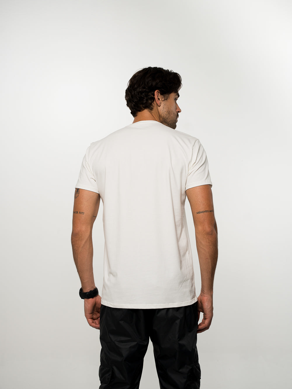 Camiseta de algodón con logo bordado color crema