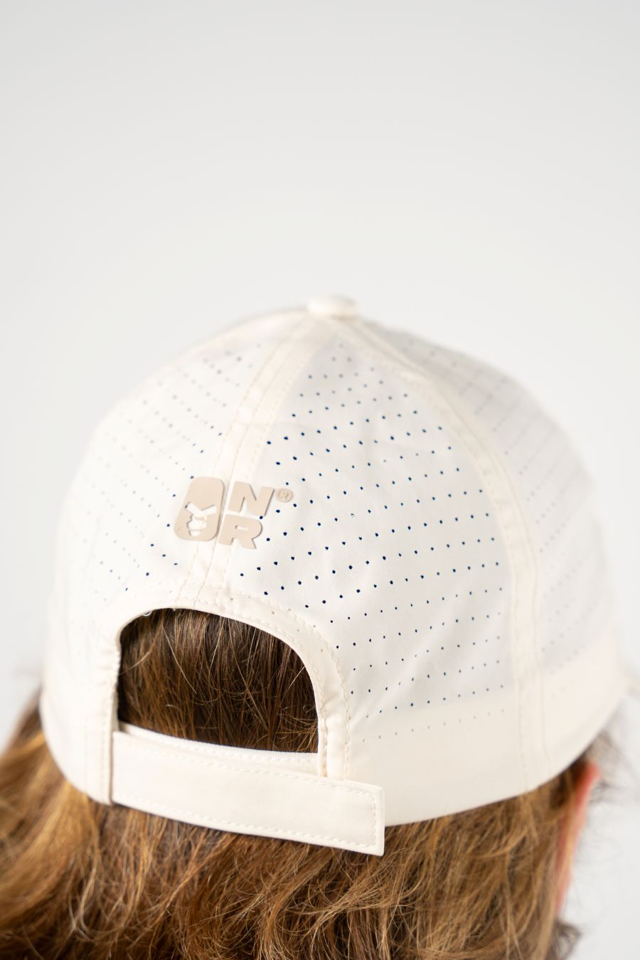 GORRA DRY FIT SIN REGLAS COLOR CREMA
