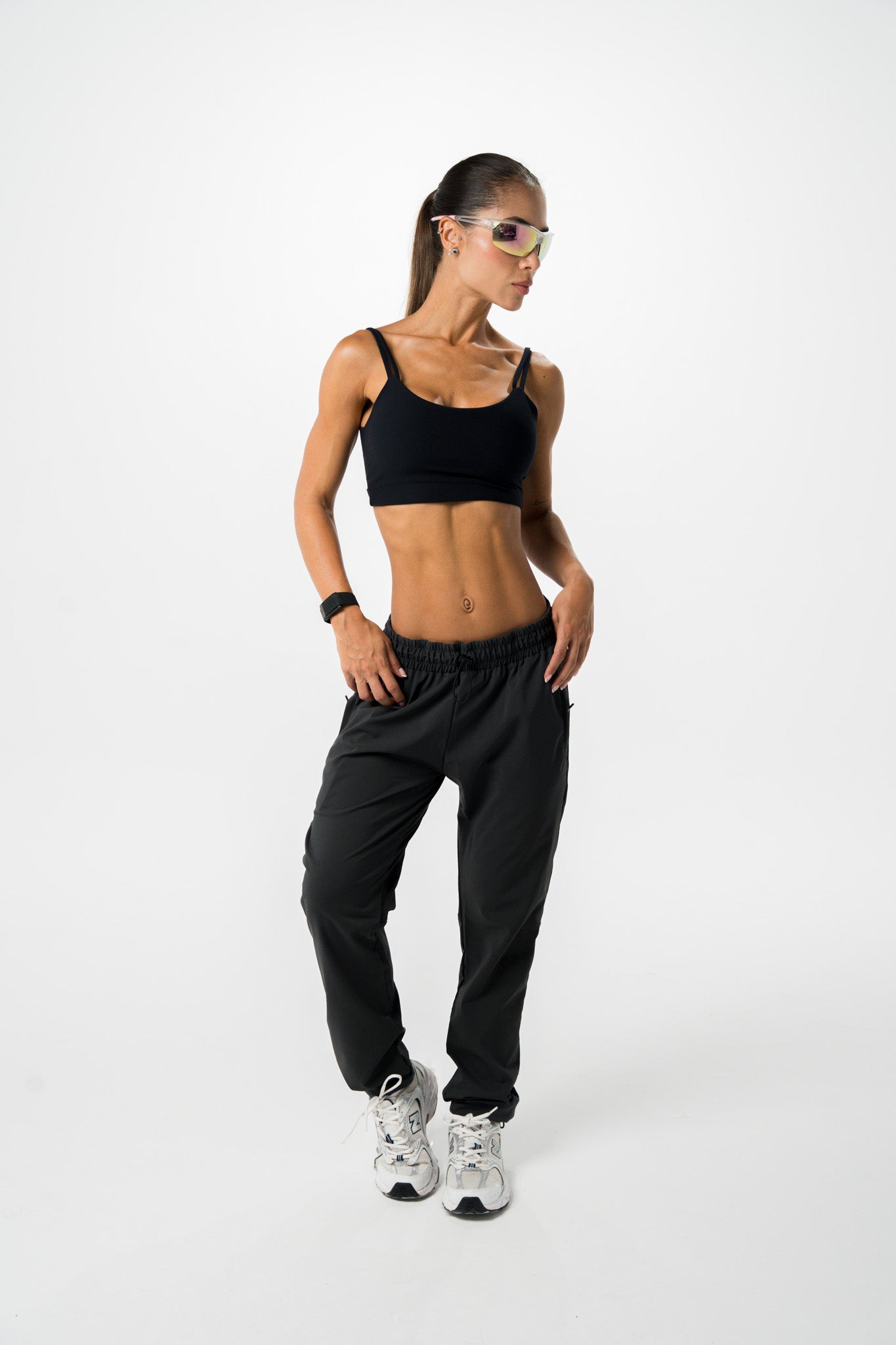 Jogger Casual con Logo 3D Gris Oscuro para Mujer